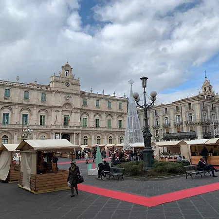 La Di Piazza Dell'universita Catania